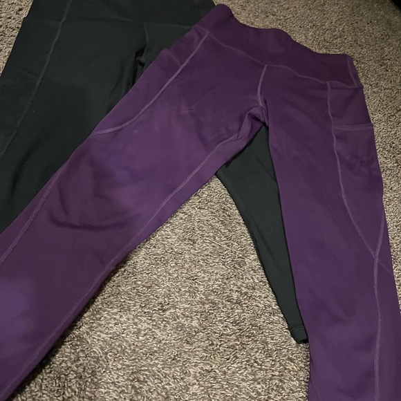 2 pair of leggings with pockets on sides. 2 different lengths. Size M - Picture 6 of 8